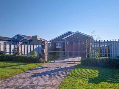 3 Bedroom House For Sale in Port Elizabeth - N2fF.webp