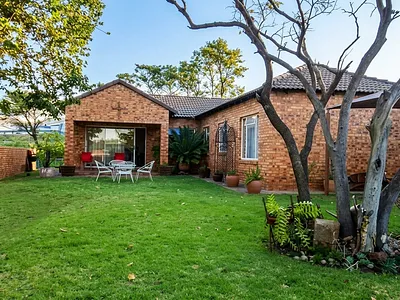 3 Bedroom House For Sale in Rustenburg - 06dz.webp