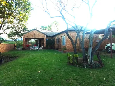 3 Bedroom House For Sale in Rustenburg - 6FfX.webp
