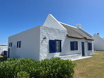 2 Bedroom Townhouse For Sale in Struisbaai - img