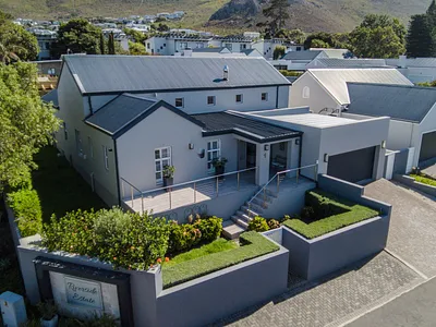 4 Bedroom House For Sale in Hermanus - Dt6u.webp