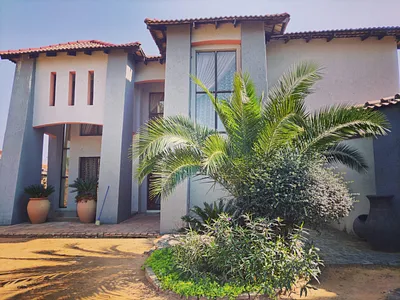 5 Bedroom House For Sale in Mahikeng - 0bbI.webp