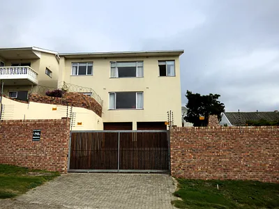 4 Bedroom Townhouse For Sale in Port Alfred - img