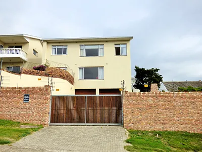 4 Bedroom Townhouse For Sale in Port Alfred - B48I.webp