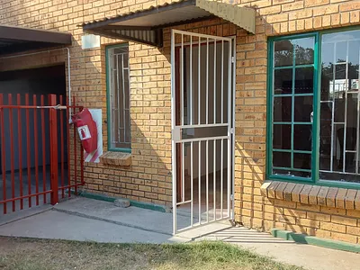 3 Bedroom Apartment For Sale in Rustenburg - 0rEn.webp