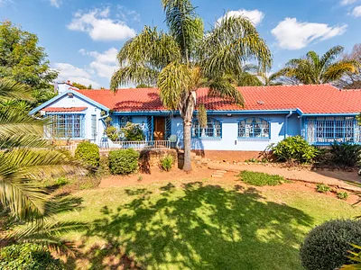3 Bedroom House For Sale in Roodepoort - PQbz.webp