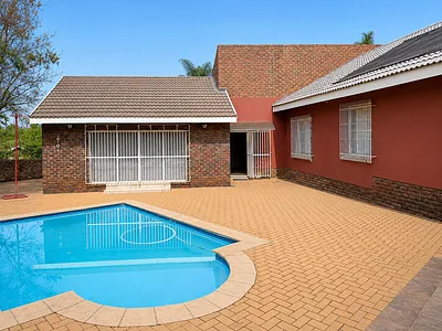 5 Bedroom House For Sale in Rustenburg - W8TE.webp