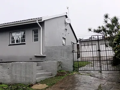 3 Bedroom House For Sale in East London - viID.webp