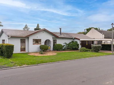 4 Bedroom House For Sale in Goodwood - hb8F.webp