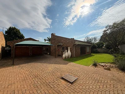 3 Bedroom House For Sale in Bo-dorp, Rustenburg - nbcV.webp