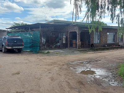 4 Bedroom House For Sale in Rustenburg - jG5L.webp