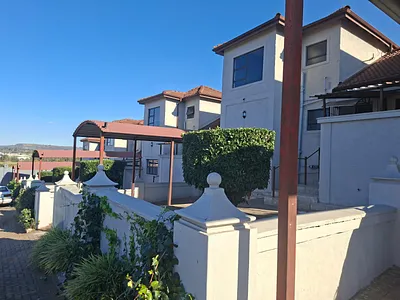 3 Bedroom Townhouse For Sale in Newcastle - VbjA.webp