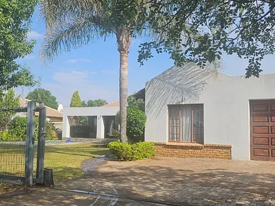 5 Bedroom House For Sale in Mooinooi - E27A.webp