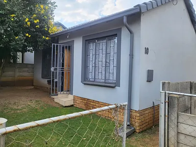 2 Bedroom House For Sale in Johannesburg - qoTI.webp