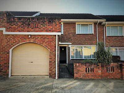 3 Bedroom Townhouse To Rent in East London - img