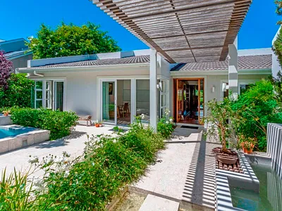 2 Bedroom House To Rent in Somerset West - bPZF.webp