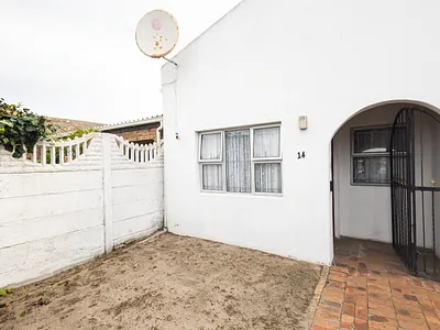 4 Bedroom House For Sale in Cape Town - 4EgX.webp