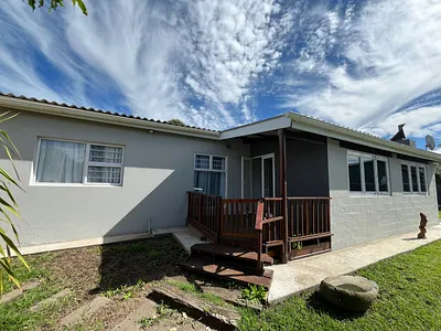 4 Bedroom House For Sale in East London - EhV1.webp