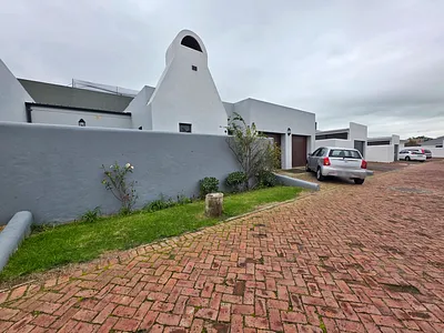 3 Bedroom Townhouse For Sale in Bredasdorp - 8D03.webp