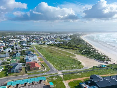 4 Bedroom House For Sale in Struisbaai - caxh.webp