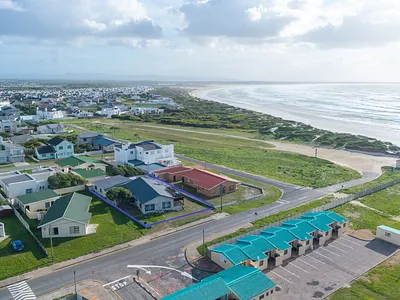 4 Bedroom House For Sale in Struisbaai - zSIV.webp