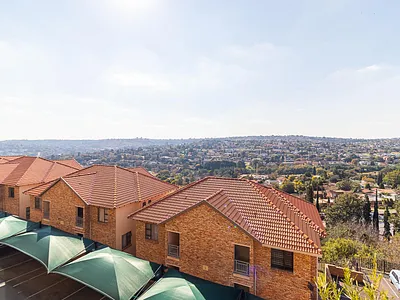 3 Bedroom Townhouse For Sale in Johannesburg - RaFi.webp