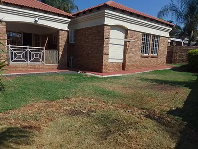 3 Bedroom House To Rent in Rustenburg - eZ0S.webp