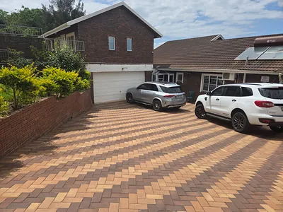 5 Bedroom House To Rent in Chatsworth - tS6G.webp