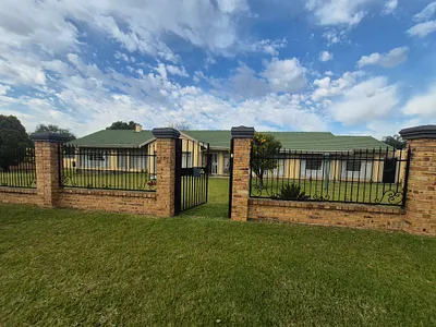 5 Bedroom House For Sale in Alberton - utXJ.webp
