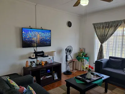3 Bedroom House For Sale in Uitenhage - 7NjD.webp