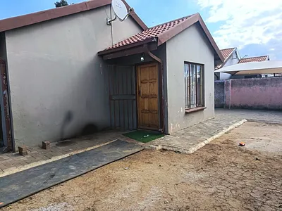 3 Bedroom House For Sale in Rustenburg - aOOg.webp