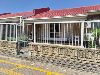 2 Bedroom Townhouse For Sale in Rustenburg - c1fT.webp
