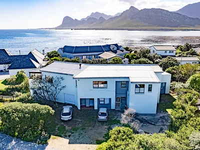 6 Bedroom House For Sale in Pringle Bay - haPp.webp