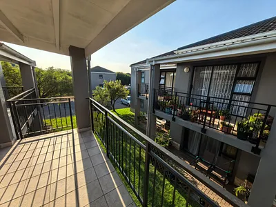 2 Bedroom Apartment To Rent in Somerset West - aAZI.webp
