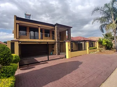 4 Bedroom House For Sale in Akasia - img