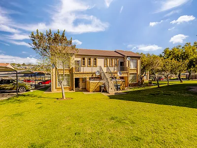 2 Bedroom Apartment For Sale in Roodepoort - W2xr.webp