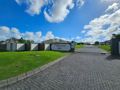 3 Bedroom Townhouse For Sale in East London - YPCx.webp
