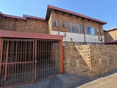 3 Bedroom Apartment For Sale in Middelburg - cHf5.webp
