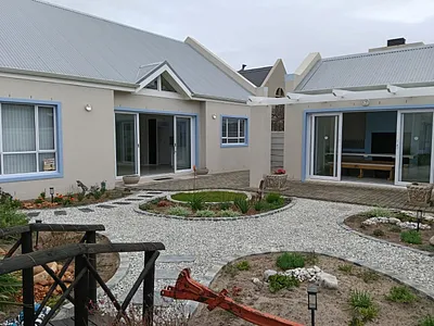 3 Bedroom House To Rent in Hermanus - p0lN.webp