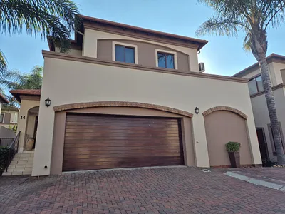 3 Bedroom Townhouse For Sale in Johannesburg - zQa6.webp
