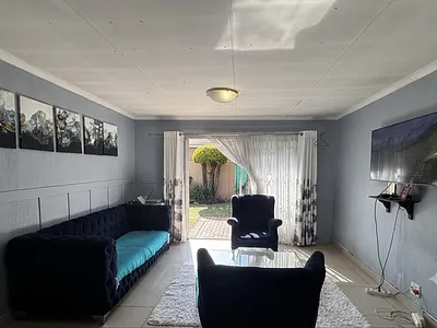 1 Bedroom Townhouse For Sale in Randburg - v2qS.webp