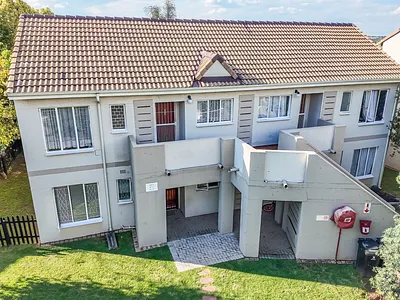 2 Bedroom Townhouse For Sale in Edenvale - ZcpS.webp