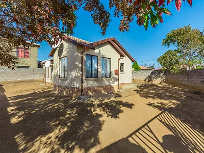 3 Bedroom House For Sale in Roodepoort - LomJ.webp