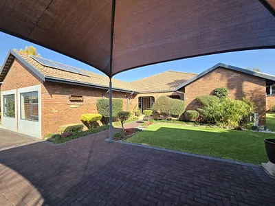3 Bedroom House For Sale in Middelburg - RNBC.webp