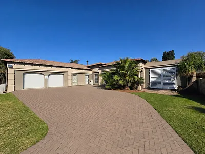 4 Bedroom House For Sale in Middelburg - b1EK.webp
