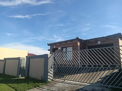 3 Bedroom House For Sale in East London - img