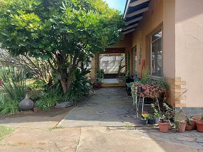 4 Bedroom House For Sale in Rustenburg - fmvO.webp