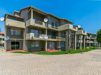 1 Bedroom Apartment For Sale in Roodepoort - yrbU.webp