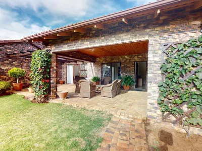 3 Bedroom Townhouse For Sale in Port Elizabeth - jKtj.webp