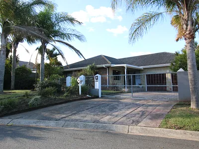 4 Bedroom House For Sale in East London - img